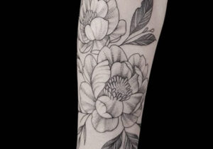 Artistes-tatoueurs-tatouage-besancon-la-main-noire-lola-4