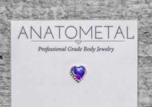 Pierceuse-Anais-Piercing-tatouage-besancon-la-main-noire-7