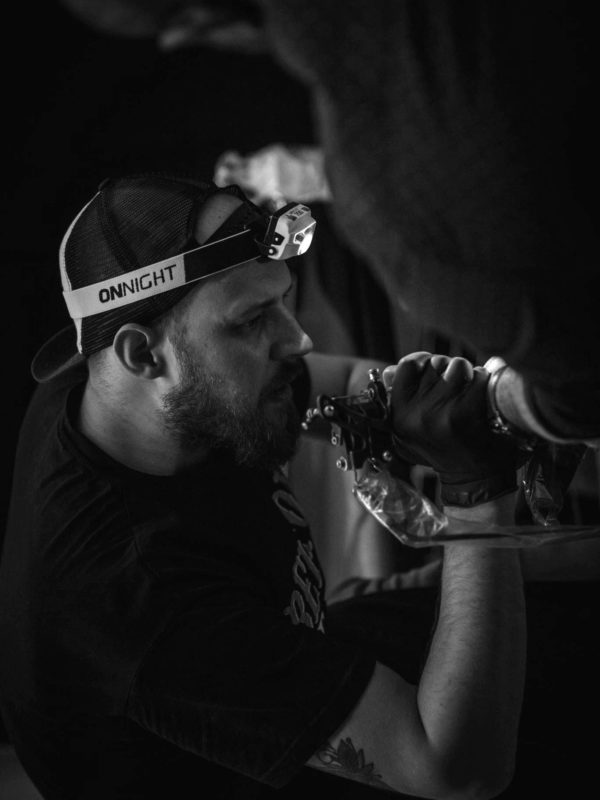 Tooni, Tatoueur à besançon, La Main Noire